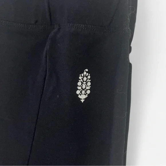🌚 FP Movement Flare Leggings w/ Ankle Slits~Women’s Sz XS~Black~High-Rise - Picture 6 of 7